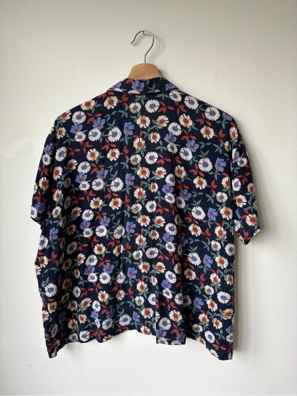 Women's Navy Floral Short-Sleeve Button-Down Shirti - Picture 4 of 6